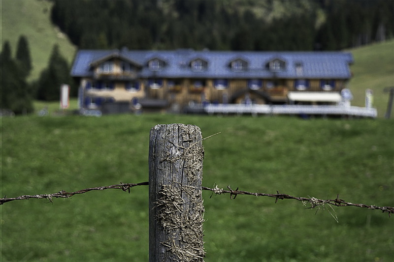 Allgäu 09 - 2014 - 20140924_0101 als Smartobjekt-1 Kopie.jpg - Weiterfahrt nach Balderschwang. Ein Hotel -  Ein terassenförmiger  Wohnmobilstellplatz und viel Natur haben uns dazu bewogen hier zu übernachten. Abends haben wir im Hotel sehr gut gegessen